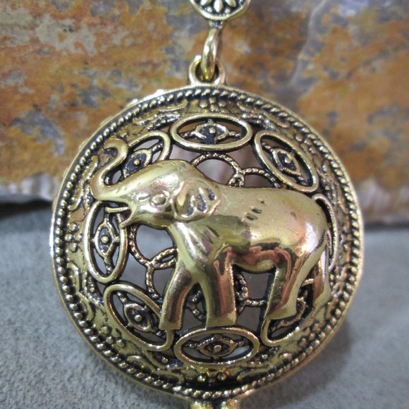 Golden Brass ELEPHANT Loupe Necklace 5X Magnifying Lens - Picture 2 of 8